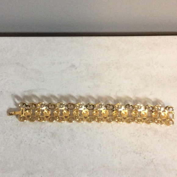 Ornate bright shiny gold 1” bracelet - Picture 4 of 8